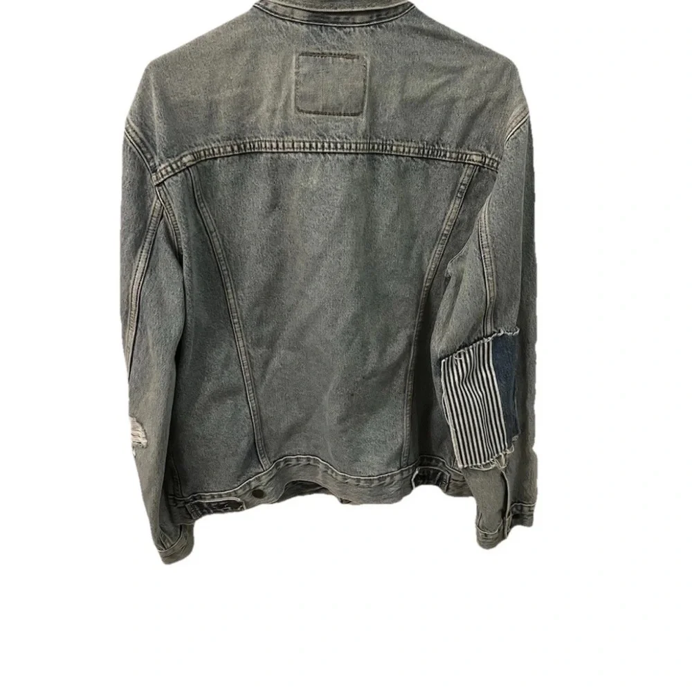 Levi’s Distressed Trucker Jacket 72334-0674 Size L Patchwork Denim Faded Wash - Picture 2 of 11